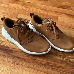 Nike Men’s Rhose Sremium Spikeless Golf Shoes